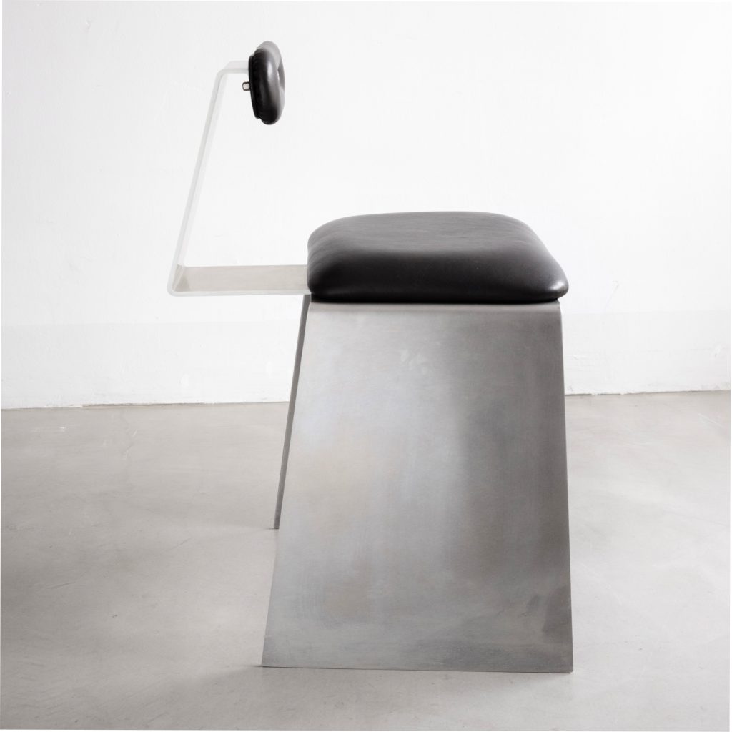 Capsule Leather Chair by Jakub Kubica