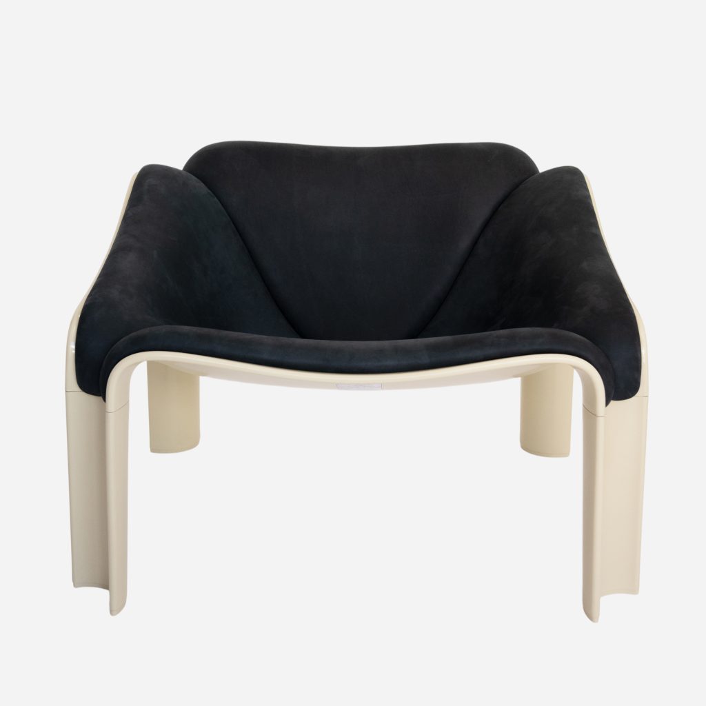 GUBI F300 LOUNGE CHAIR