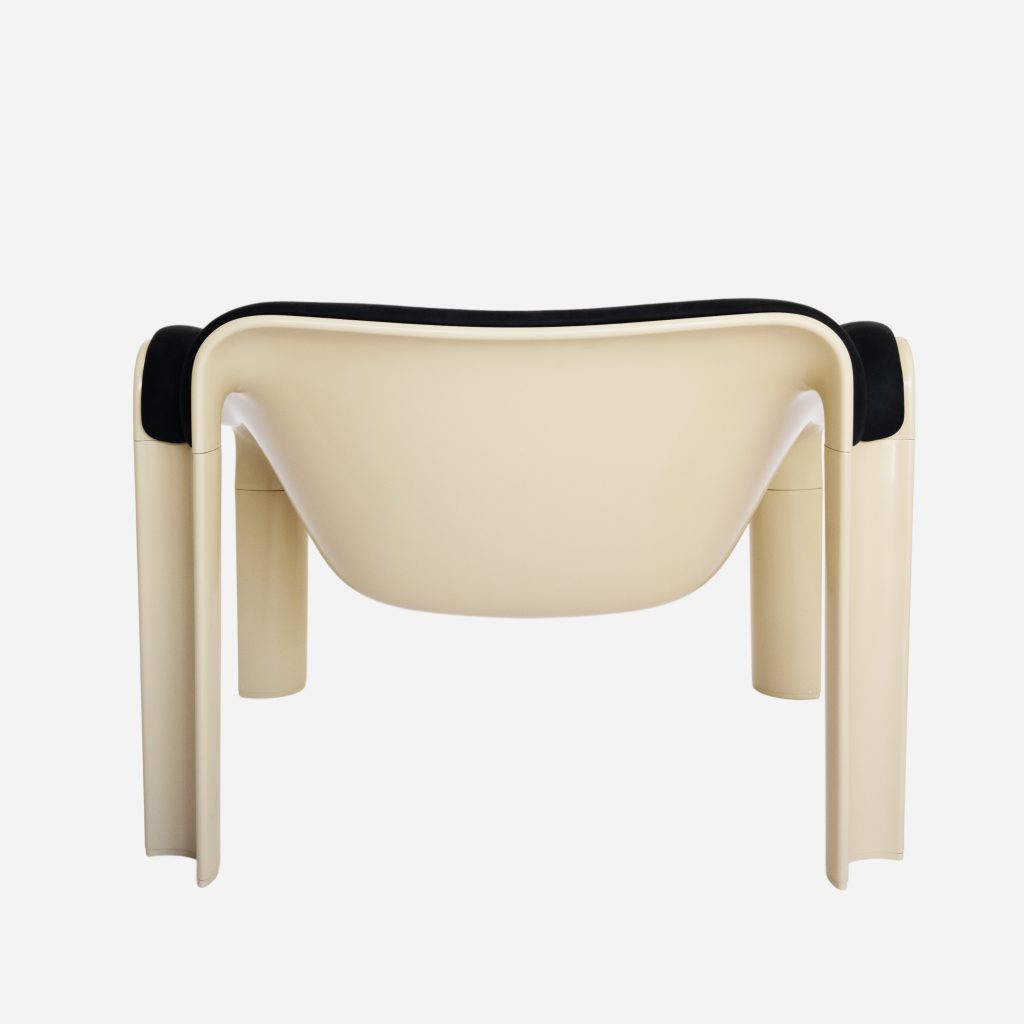 GUBI F300 LOUNGE CHAIR