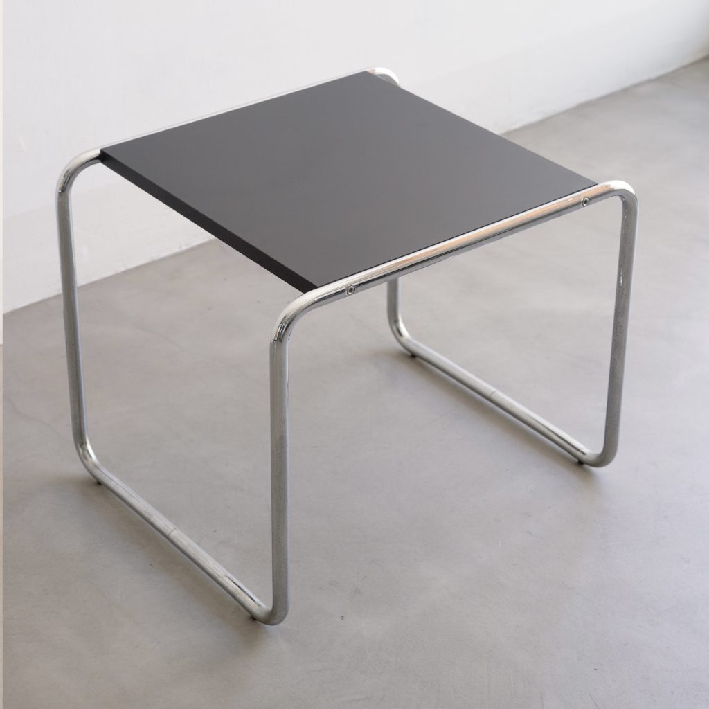 KNOLL Laccio Side Table, Black