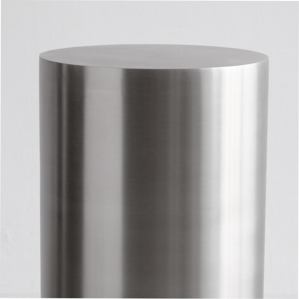 02 – Metal Round Pedestal